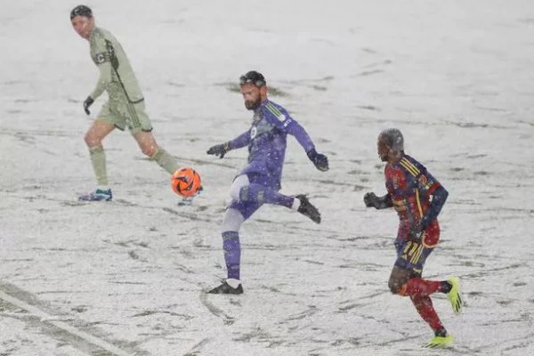 bad-weather-football bad-weather-football