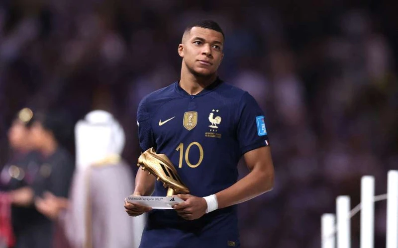 kylian-mbappe-world-cup-golden-boot-award kylian-mbappe-world-cup-golden-boot-award